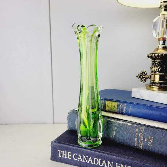 Vintage Six Finger Glass Swung Vase - Emerald Green to Clear - 9 inch Bud Vase - Picture 16 of 16